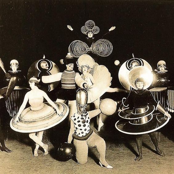 Oskar Schlemmer’s Triadisches Ballet, 1922